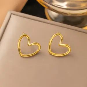 【G205】Heart-Shaped Earrings / Gold