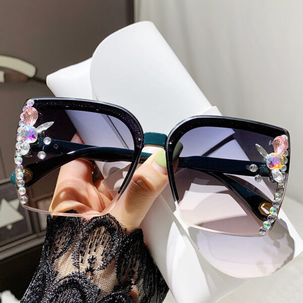 Wholesale Explosions European and American Diamond-encrusted Sunglasses High-grade Women's Large Frame Side Butterfly Diamond Sunglasses Driving Sunshade UV Protection