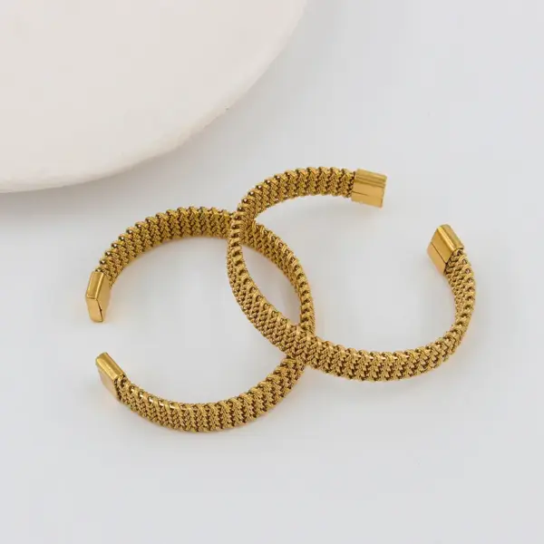 Wholesale PVD Coated 18K Gold Real Gold Plated C Shape 304 Stainless Steel Fashion Waterproof Non Tarnish Bangle