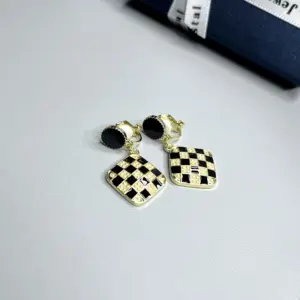 Plaid Triangle Ear Clip