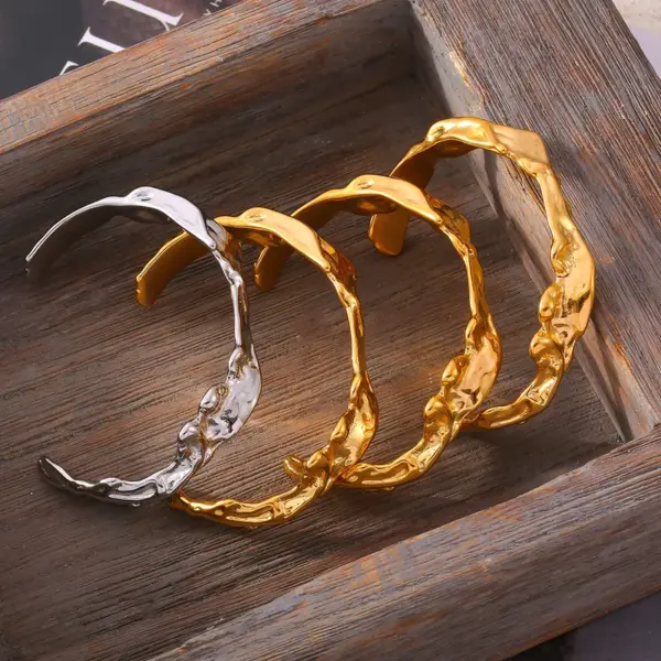 Wholesale 304 Stainless Steel Waves PVD Coated Real Gold Plated Casual Elegant Modern Style Waterproof Non Tarnish Plating Bangle