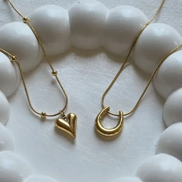 Wholesale Ion Plating (IP) Geometric Heart Shape 304 Stainless Steel Simple Style Classic Style Commute Waterproof Non Tarnish 304 Stainless Steel Pendant Necklace