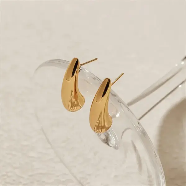 Wholesale PVD Coated 18K Gold Plated Solid Color 304 Stainless Steel Simple Style Classic Style Waterproof Non Tarnish Ear Studs
