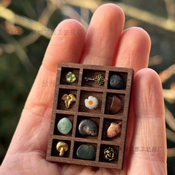 Wholesale Miniature Trinket Shelf Wooden Miniature Jewelry Rack Mini Collection Rack Antique Rack