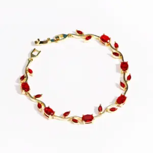 Red Zirconia. / Gold