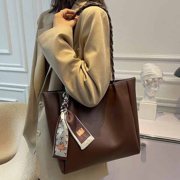 Wholesale Large Bag Women's Large Capacity Bag 2023 New High-end Sense Niche Shoulder Bag College Students' Class Commuter Tote Bag