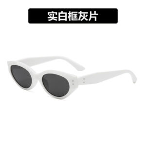 Solid white frame gray piece