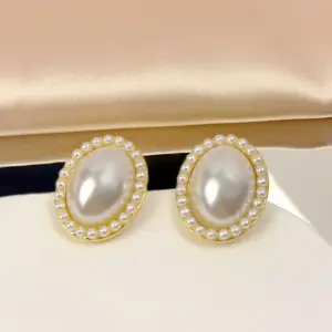 Ej0158 White Pearl Ear Clip