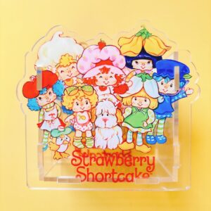 B376-strawberry girl pen holder