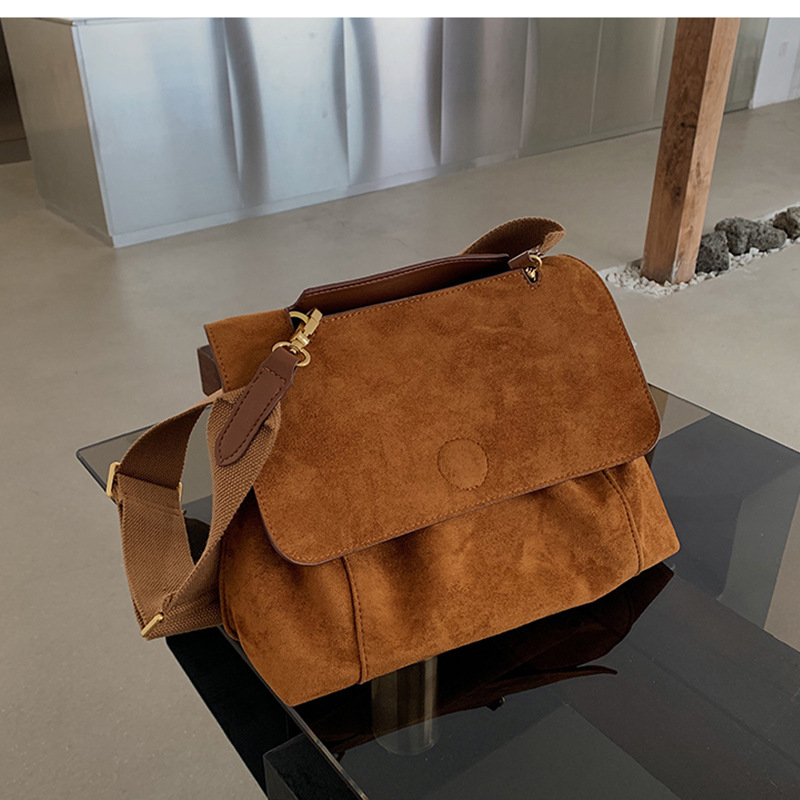Wholesale Autumn and winter large capacity flannel messenger bag shoulder bag