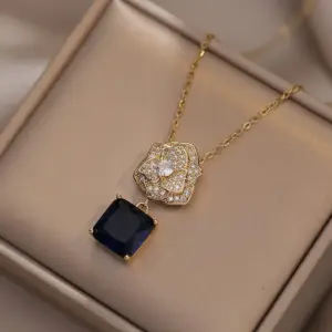 X2086 Camellia Necklace