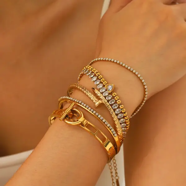 Wholesale INS Style Elegant Simple Round Oval Heart Shape 304 Stainless Steel Clasp Bracelet Pearl Zircon Bracelet Set Furnace Vacuum Electroplating 18K Women's Jewelry
