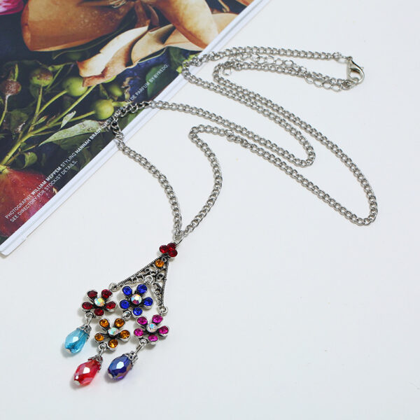 Wholesale Exaggerated for European and American fashion temperament diamond necklace hollow flower crystal tassel necklace vintage clavicle chain