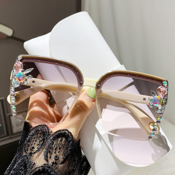 Wholesale Explosions European and American Diamond-encrusted Sunglasses High-grade Women's Large Frame Side Butterfly Diamond Sunglasses Driving Sunshade UV Protection