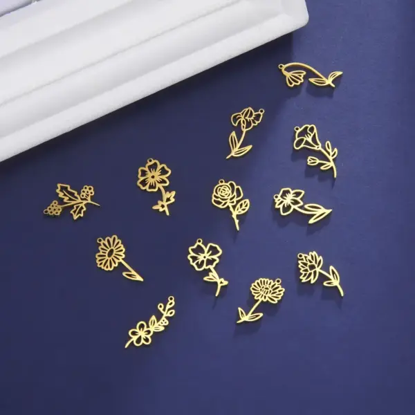 Wholesale Simple 18k Real Gold Plating Non-fading Ten Birthday Month Flower 304 Material Diy Stainless Steel Pendant