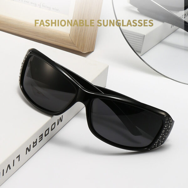 Wholesale European and American New polarized sunglasses retro fashion Diamond sunglasses women's foreign trade Classic glasses frame wholesale HC010