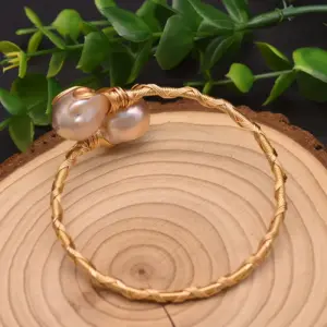 Big Baroque Pearl Bracelet