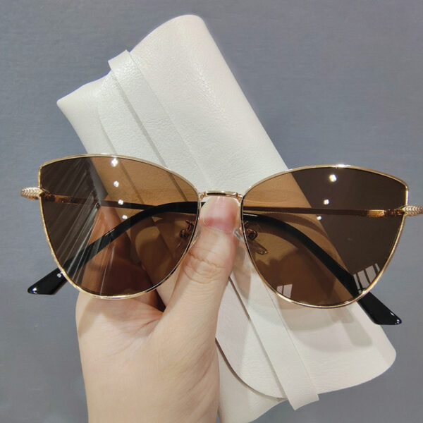 Wholesale Cross-border wholesale metal small frame cat's eye sunglasses women's small red book recommend European and American street sunglasses AliExpress hot sale
