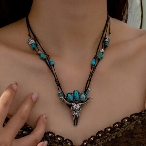 Wholesale Qingdao daiwei jewelry wholesale cross-border e-commerce supply 1 retro western wind turquoise cow head pendant necklace