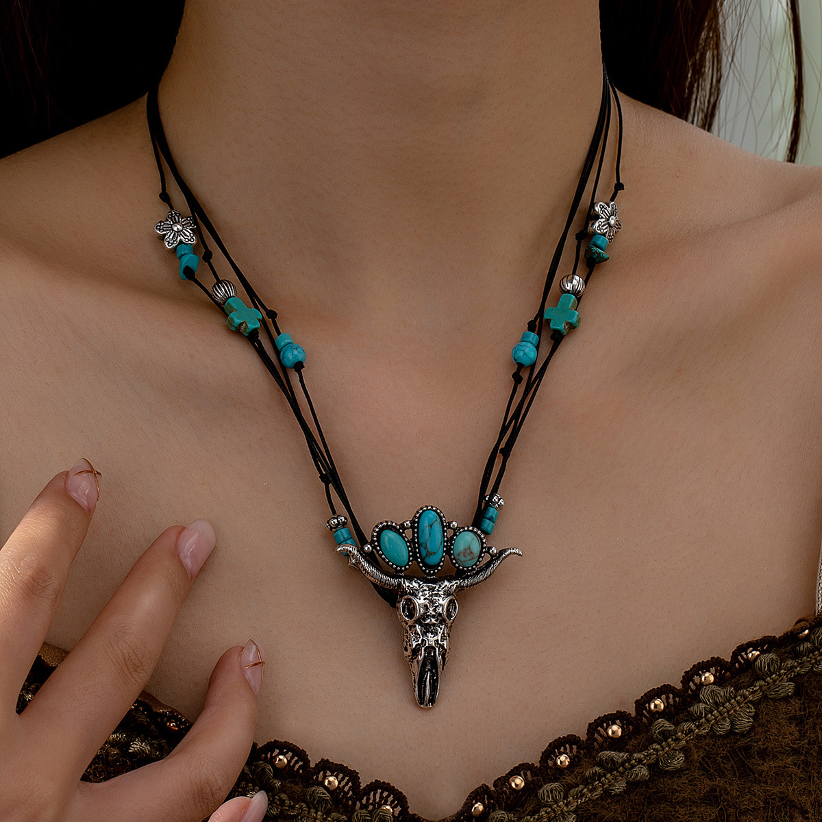 Wholesale Qingdao daiwei jewelry wholesale cross-border e-commerce sply 1 retro western wind turquoise cow head pendant necklace