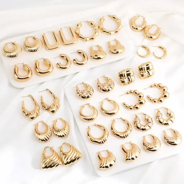 Wholesale 1 Pair Retro Luxurious Solid Color 304 Stainless Steel Earrings Ear Studs