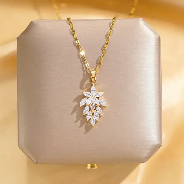 Wholesale Jewelry Glam Luxurious Solid Color 304 Stainless Steel Copper Diamond 18K Gold Plated Plating Inlay Pendant Necklace