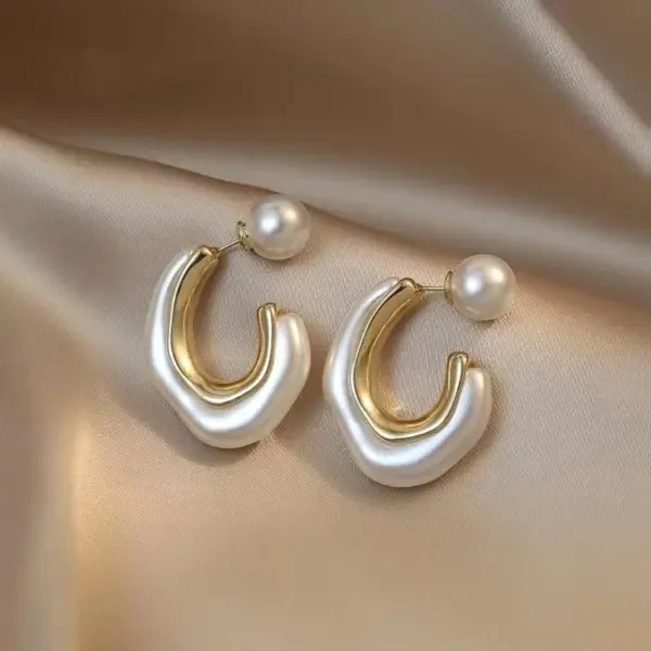 Copper C Shape Electroplated Pearl KC Golden Plated Casual Elegant Plating Inlay Apricot White Ear Studs
