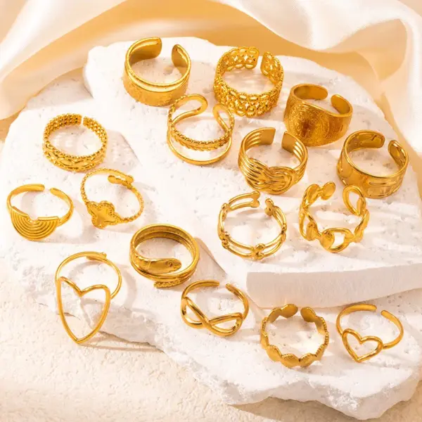 Wholesale 304 Stainless Steel Heart Shape Ion Plating (IP) 18K Gold Plated Modern Style Waterproof Non Tarnish Plating Hollow Out Rings
