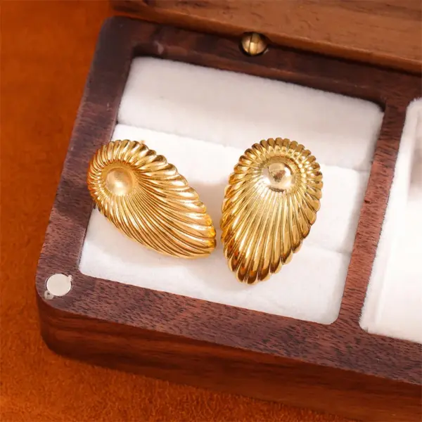 Wholesale Vacuum Plating 18K Gold Plated 18K Gold Irregular Geometric 201 Stainless Steel Retro Simple Style Ear Studs
