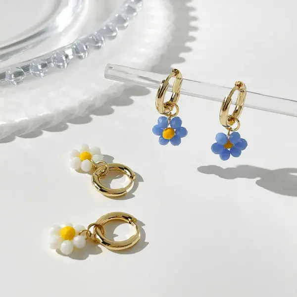 Wholesale Fashion Retro Earrings Acrylic Small Daisy Copper Earrings