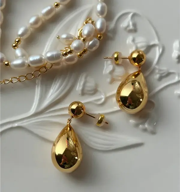 Wholesale 1 Pair Glam Water Droplets Plating Copper 18K Gold Plated Drop Earrings