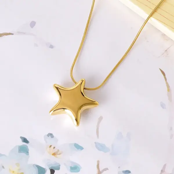 Wholesale 304 Stainless Steel Star PVD Coated 18K Real Gold Plated Simple Style Waterproof Non Tarnish Plating Pendant Necklace