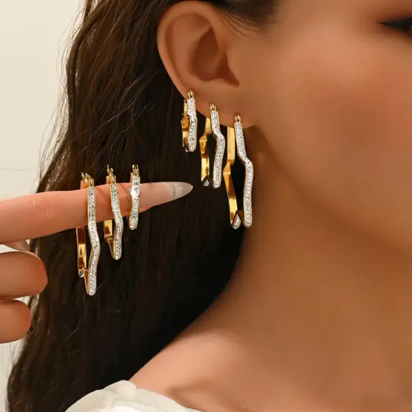 Three Pairs Fashion 304 Stainless Steel 18K Gold Plated Diamond Inlaid Asymmetric Star Circle Earrings Set For Women