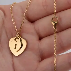 Wholesale 304 Stainless Steel Heart Shape PVD Coated 18K Real Gold Plated Basic Simple Style Waterproof Non Tarnish O-shaped Chain Pendant Necklace