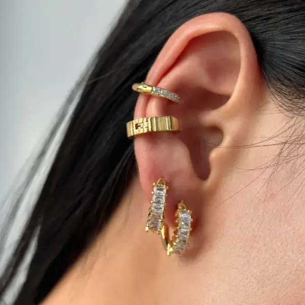 Wholesale 1 Pair Simple Style Solid Color Inlay Titanium Steel Zircon Earrings