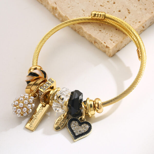 oly-8e7d9e7465065d9404ec06eda983bcfd Wholesale Stainless steel bracelet for women, fashionable and versatile, heart-shaped pendant, adjustable and colorfast.