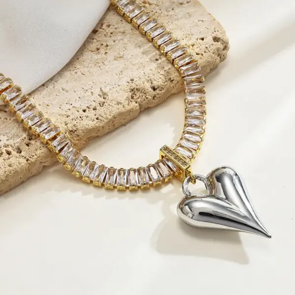 Elegant Vintage Style Simple Style Heart Shape Copper 18k Gold Plated Zircon Pendant Necklace In Bulk