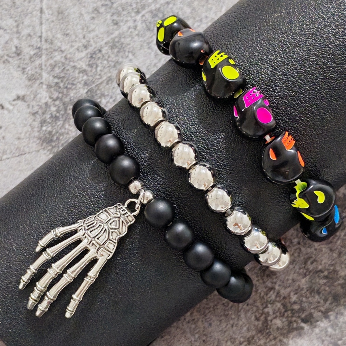 Wholesale European and American Cross-Border Dark Style Hand Ornaments Personalized Skull Beaded Bracelets Skull Hand Web Bracelets Trendy