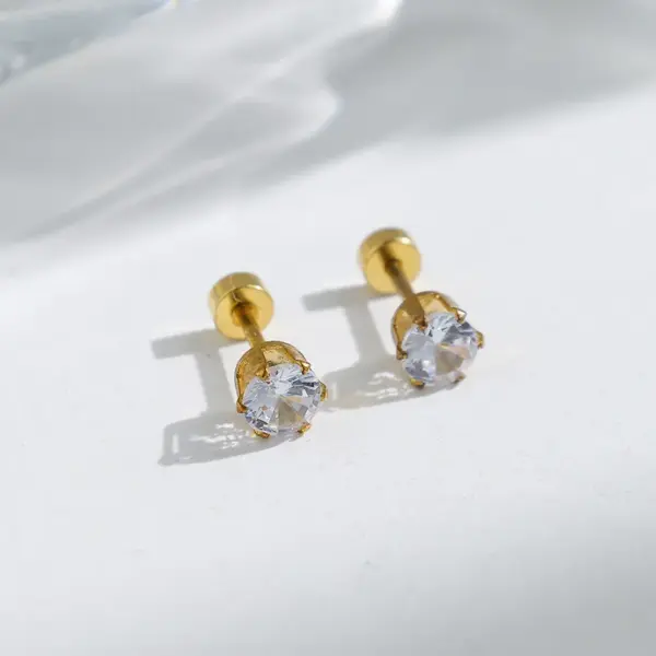 PVD Coated Real Gold Plated 14K Heart Shape Flower 304 Stainless Steel Simple Style Commute IG Waterproof Non Tarnish Small Stud Earrings Ear Studs