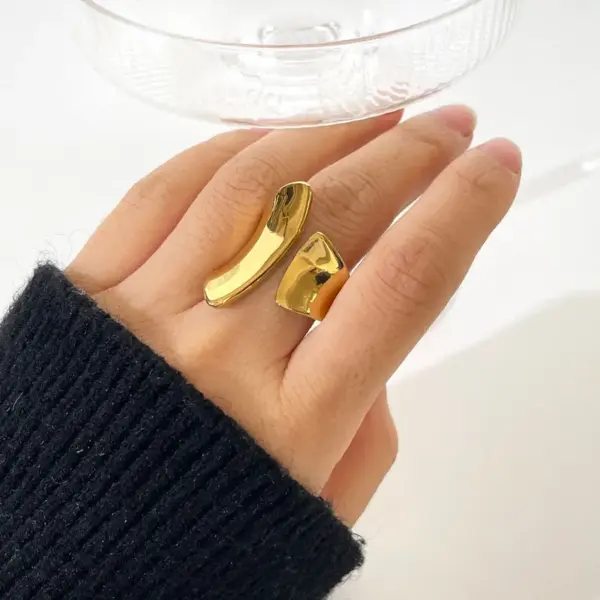 Wholesale PVD Coated Real Gold Plated Irregular Stainless Steel Retro Classic Style Waterproof Non Tarnish Rings