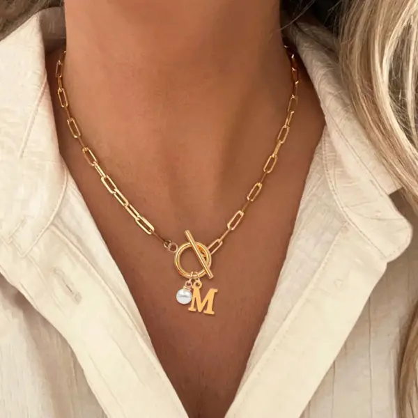 Wholesale 201 Stainless Steel Artificial Pearl Letter Electroplated Stone-Free 18K Real Gold Plated Casual Classic Style Waterproof Non Tarnish Gold Pendant Necklace