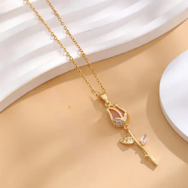 Water Plating Vacuum Plating 18K Gold Plated Tulips Titanium Steel Casual Classic Style Titanium Steel Pendant Necklace