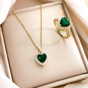 XL727 Emerald Love Heart Necklace Ring Set / Gold