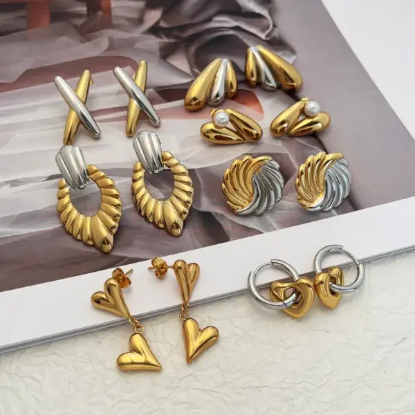 Wholesale Vintage Style Simple Style Geometric Heart Shape Mixed Metal 304 Stainless Steel 18K Gold Plated Ear Studs