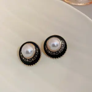 5# Silver Needle Black Mid-Ancient Pearl Earrings