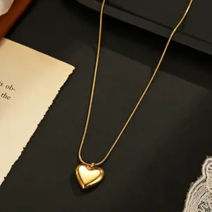 Wholesale Jewelry Retro Heart Shape 304 Stainless Steel Plating Stainless Steel Necklaces