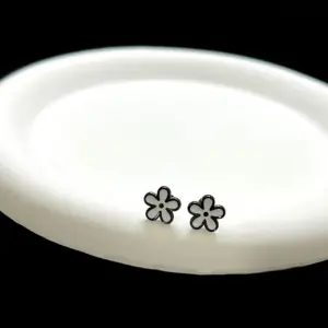 White and Black Flowers (Single)