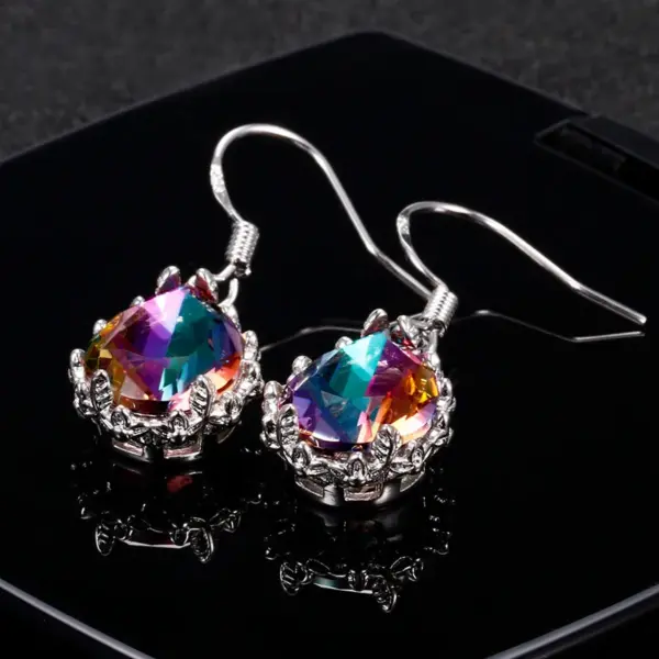Wholesale Retro Water Droplets Inlaid Crystal Copper Artificial Gemstones Crystal Earrings