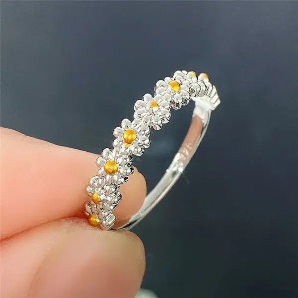 Wholesale Korean Style Jewelry Sweet Daisy Flower Two-color Copper Ring Wholesale