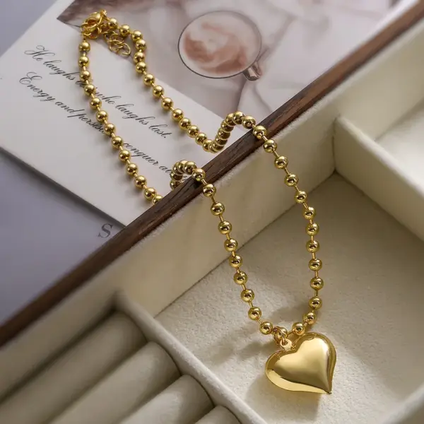 Wholesale Simple Style Commute Heart Shape Copper Plating 18k Gold Plated Pendant Necklace